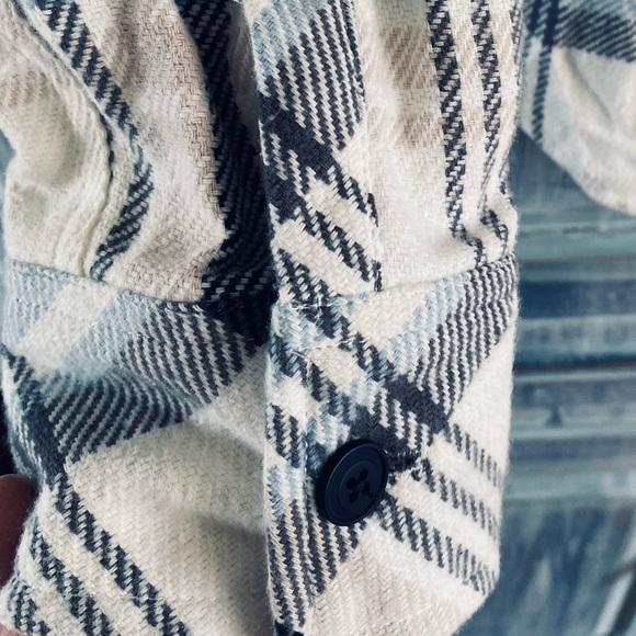 Departwest Men's White Plaid Flannel Shirt - Picture 6 of 11